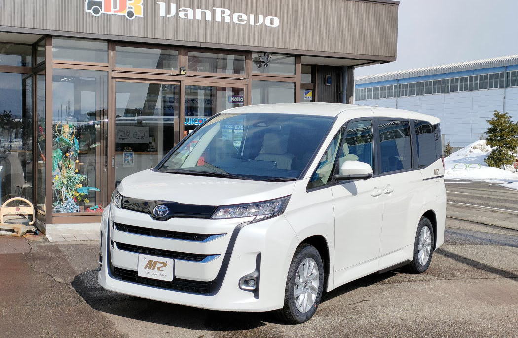 バンレボ令和5年4月6日入庫<br>ノア　MR X　ガソリン４WD